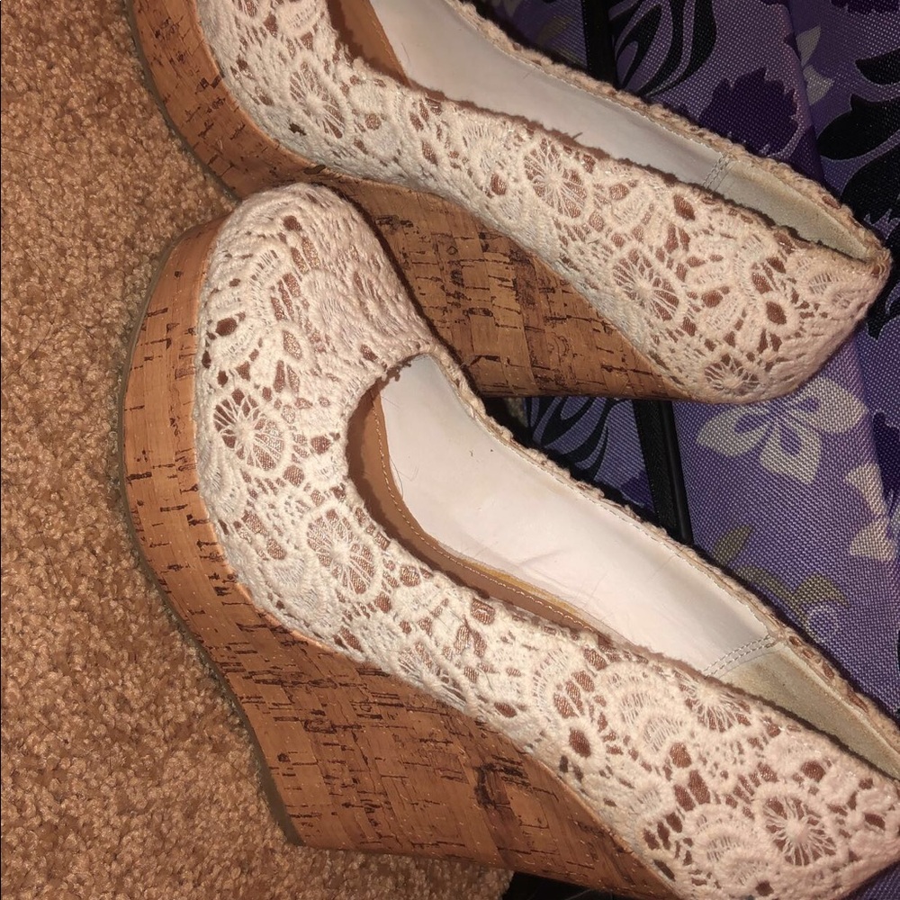 Cork embroidered wedges